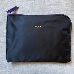 TUMI for Delta One toiletrie case